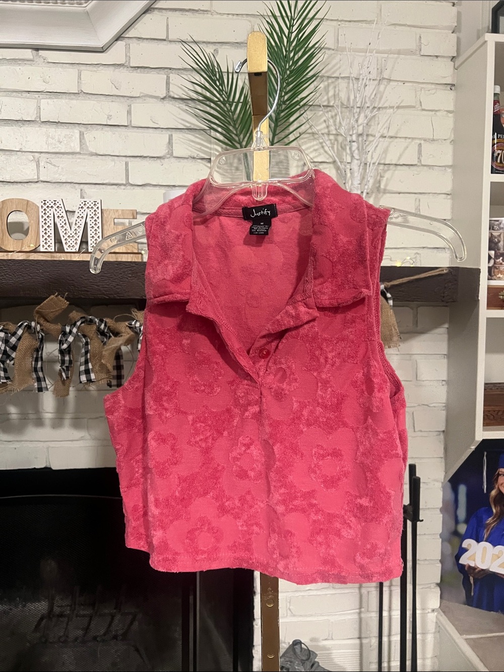 Justify Sleeveless Collared Crop Top in Bright Pink